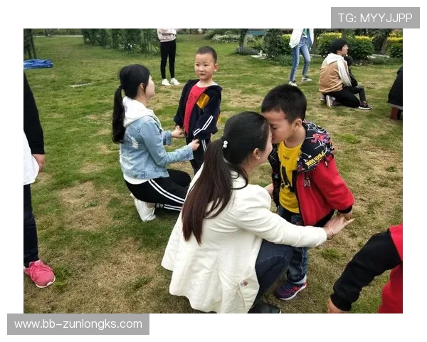 转圈圈游戏规则与玩法解析 手拉手合作的乐趣与挑战
